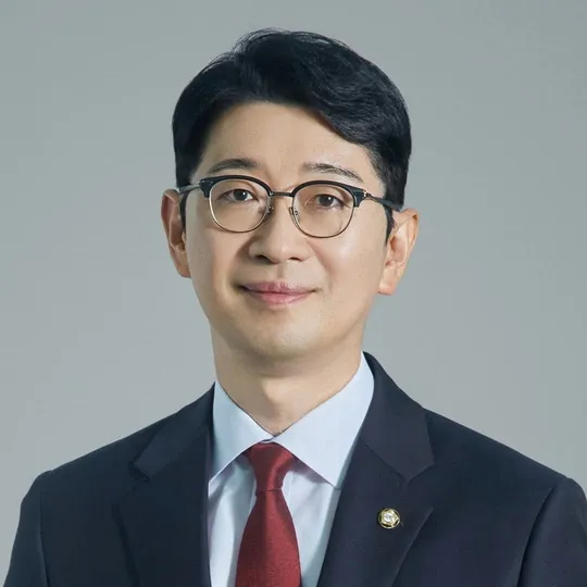 시장, 국회의원, 검사, 변호사인 주진우의 대표 이미지