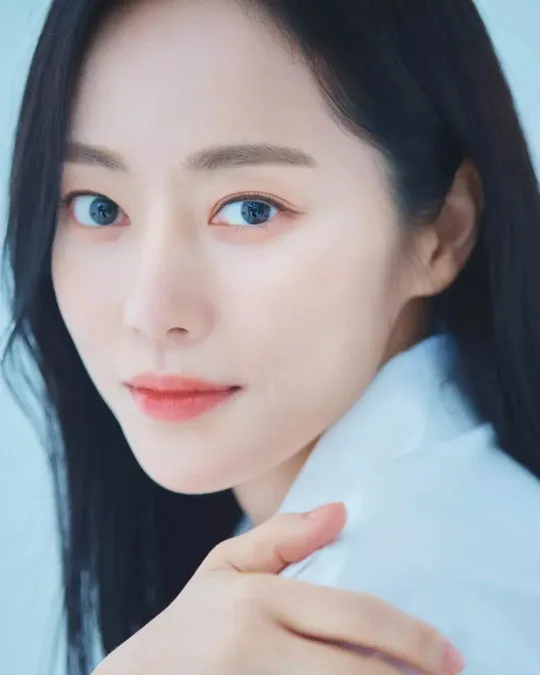 탤런트, 영화배우인 윤아정의 대표 이미지