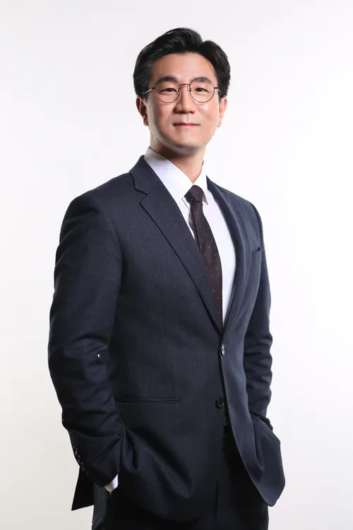 정치인, 작가인 오준호의 대표 이미지