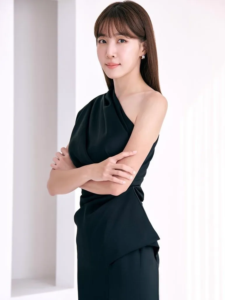 작사가, 방송인인 김이나의 대표 이미지