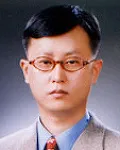 서양화가, 전시기획자인 김태곤의 대표 이미지