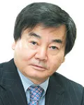 신문기자인 고재구의 대표 이미지