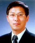 대학교수인 홍현철의 대표 이미지