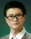 (전직)신문기자인 손근무의 대표 이미지