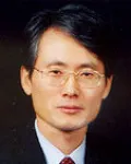 대학교수, (전직)행정공무원인 이용기의 대표 이미지