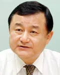 신문기자인 김우석의 대표 이미지