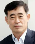 신문기자인 강영진의 대표 이미지