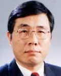 대학교수인 신동천의 대표 이미지