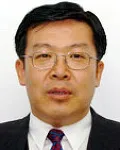 신문기자인 윤종채의 대표 이미지