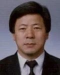 (전직)신문기자인 윤흥인의 대표 이미지