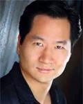 영화배우인 찰스 라히 천의 대표 이미지