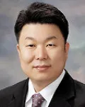 대학교수인 정윤화의 대표 이미지