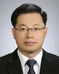 변호사, (전직)검사인 염동신의 대표 이미지
