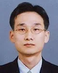 변호사, (전직)판사인 홍용호의 대표 이미지
