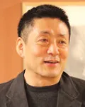 서양화가, 판화가, 대학교수인 윤동천의 대표 이미지