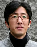 평론가인 신형철의 대표 이미지