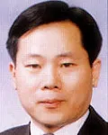 변호사, (전직)판사인 신용석의 대표 이미지