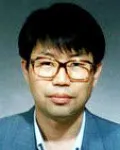 신문기자인 유진권의 대표 이미지