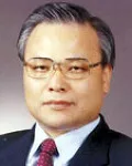 정당인, (전직)별정직공무원, (전직)기업인인 신극정의 대표 이미지