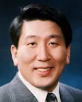 (전직)시인, (전직)별정직공무원, (전직)정당인인 윤두석의 대표 이미지