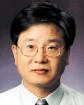 대학교수인 윤우영의 대표 이미지
