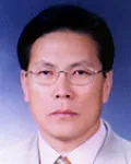 신문기자인 김귀진의 대표 이미지