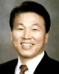 신문인, (전직)신용카드사인, (전직)정당인인 안태전의 대표 이미지
