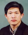 신문기자인 심충택의 대표 이미지