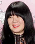 패션디자이너인 안나 수이의 대표 이미지