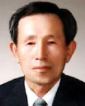 대학교수, 정형외과의사, (전직)대학총장인 윤재룡의 대표 이미지