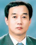 대학교수인 김종팔의 대표 이미지