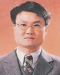 대학교수인 윤준상의 대표 이미지