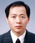 대학교수인 공영윤의 대표 이미지