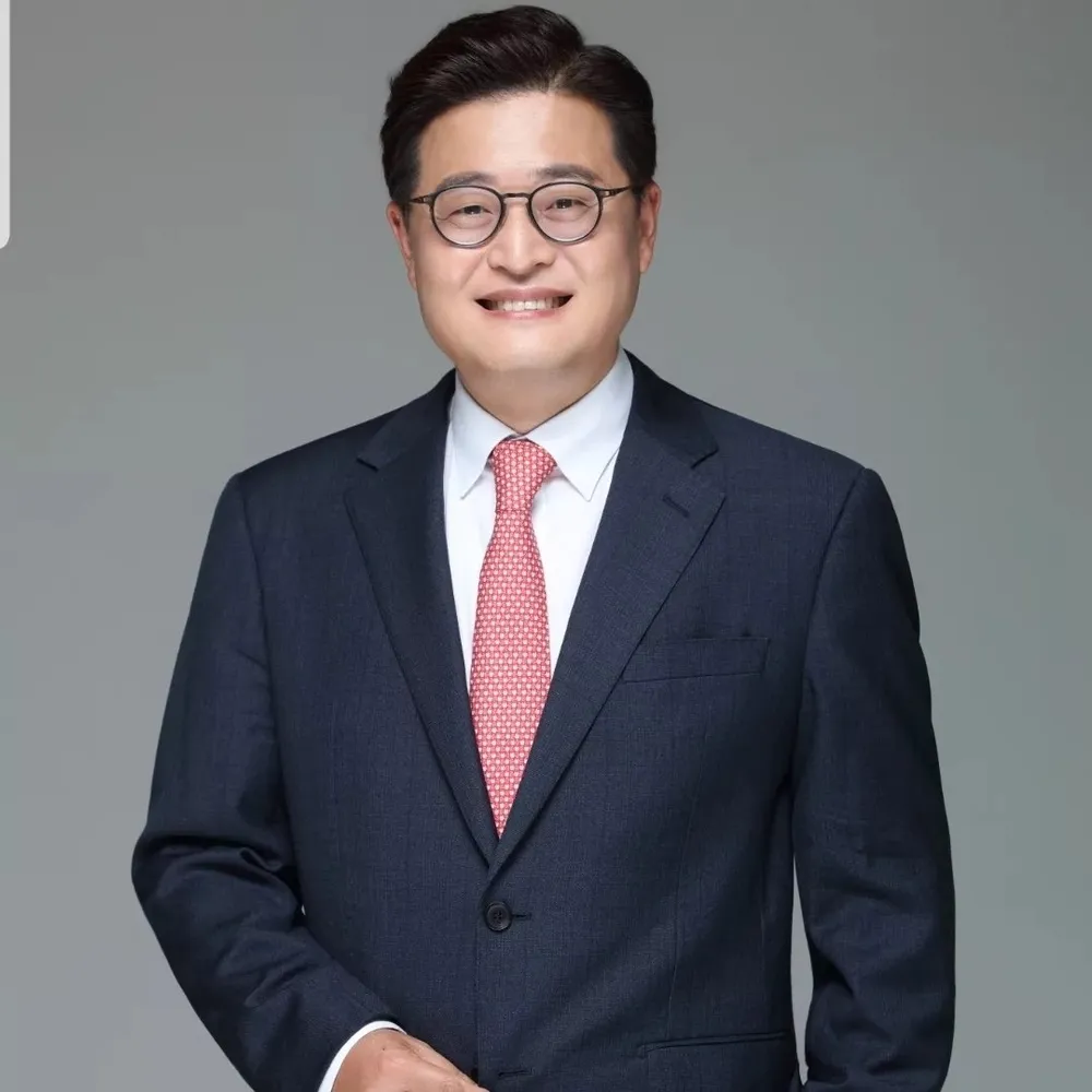 (전직) 검사, 변호사인 박억수의 대표 이미지