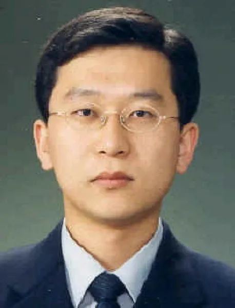판사인 이진관의 대표 이미지