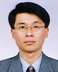 변호사, (전직)검사인 김윤욱의 대표 이미지