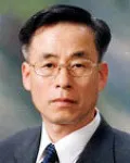 대학교수인 신완균의 대표 이미지
