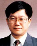 대학교수인 윤성탁의 대표 이미지