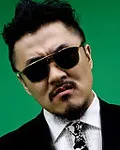 가수인 데프콘의 대표 이미지