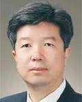 대학교수인 윤찬현의 대표 이미지