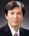 기업인, (전직)대학교수인 김범섭의 대표 이미지