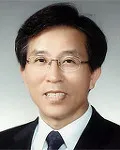 기초단체장인 고윤환의 대표 이미지