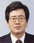 변호사, (전직)판사, (전직)별정직공무원인 손진곤의 대표 이미지