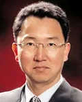대학교수인 신형기의 대표 이미지