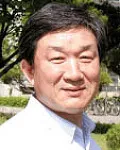 대학교수인 윤석달의 대표 이미지