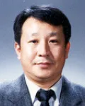 대학교수, 기업인인 신동우의 대표 이미지