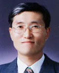 대학교수인 유성호의 대표 이미지