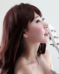 가수, 모델인 라라 와인의 대표 이미지