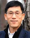 대학교수, 작가, 평론가인 진중권의 대표 이미지