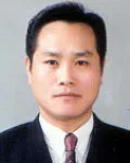 신문기자인 김중근의 대표 이미지